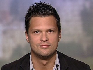Video: Julian McCullough weighs in on Obama and Michael Vick. - abc_ann_nyk_comedy_090522_mn