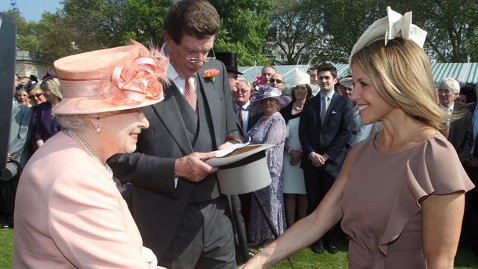 abc katie couric queen elizabeth 120522 wblog Katie Couric Greets Queen Elizabeth Before Diamond Jubilee
