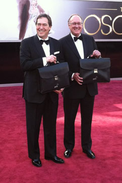 ht accountants oscars holding envelopes thg 130224 vblog Oscars 2013: Academy Awards Live Updates