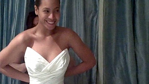 ht beyonce wedding dress jp 111117 wblog Beyonce Reveals Glimpse of Wedding