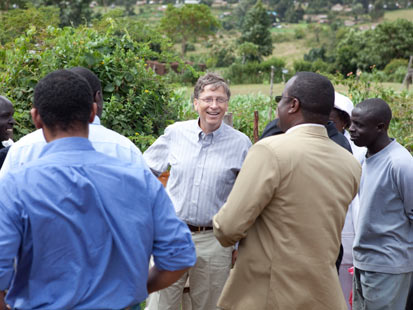Bill Gates visits a smallholder dairy farm in Kabiyet Division, Nandi North district, Rift Valley Province, Kenya. 2009. Courtesy the Gates Foundation.