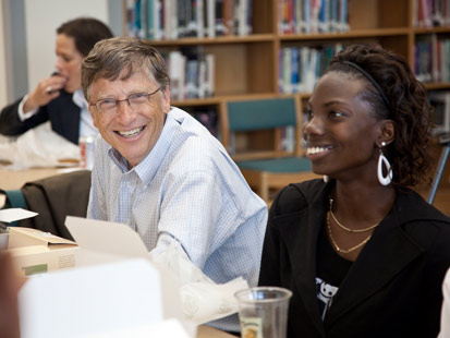 Bill Gates attends a lunch discussion with students at West Charlotte High School in Charlotte, N.C., Sept. 23, 2009. Courtesy the Gates Foundation.