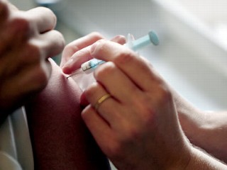 PHOTO: New study suggests an oral flu vaccine may be more effective than flu shots.