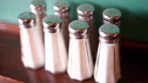 gty salt ll 130321 wblog 1 in 10 U.S. Deaths Blamed on Salt