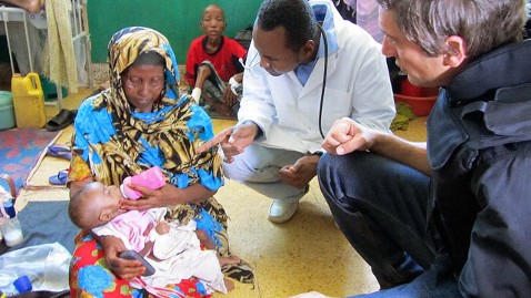 abc david muir somalia dm 110914 wblog ABC News Anchor David Muir Returns to Africa to Report on the Worsening Humanitarian Crisis