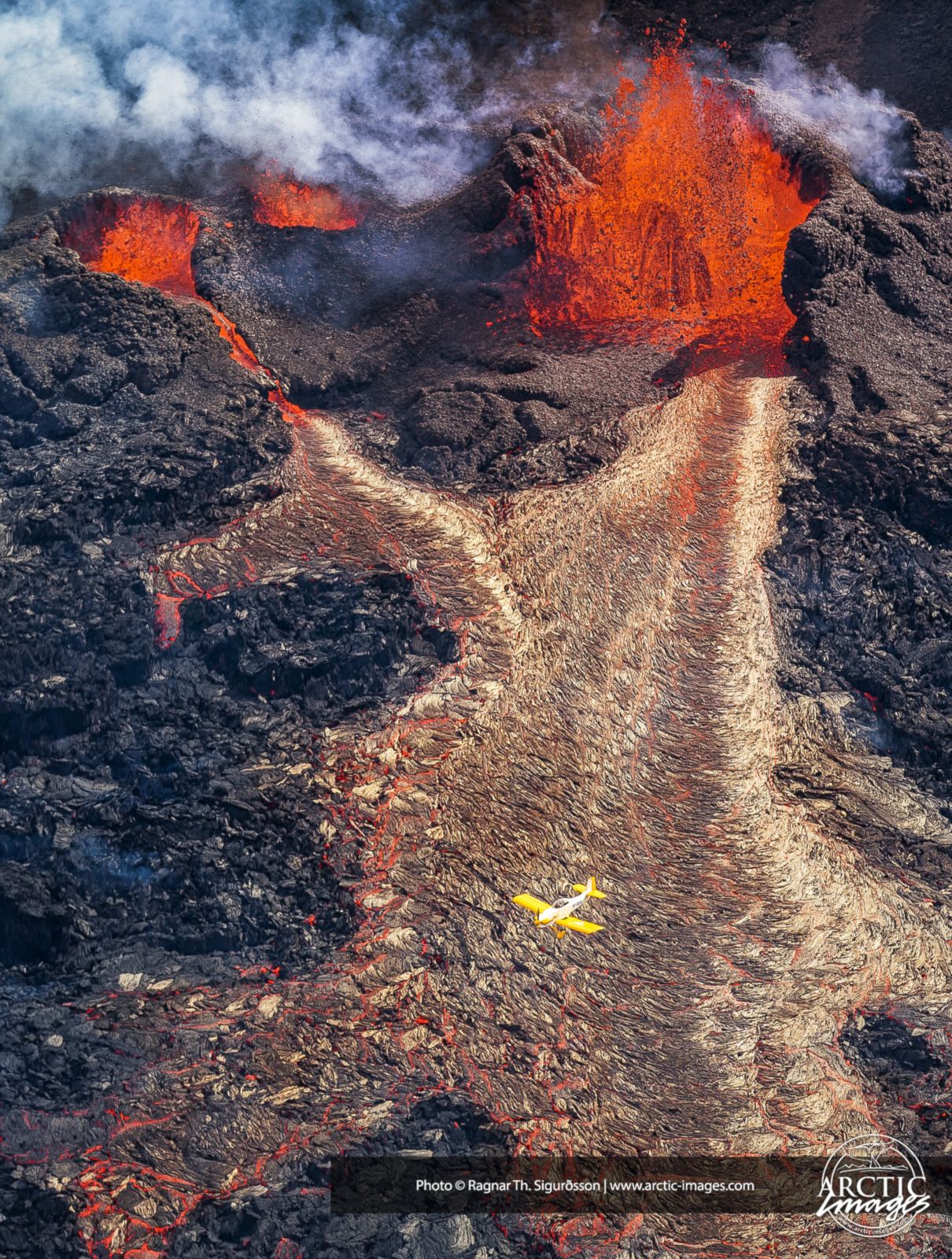 Dramatic Close-Ups Of A Volcanic Eruption In Iceland Photos - ABC News