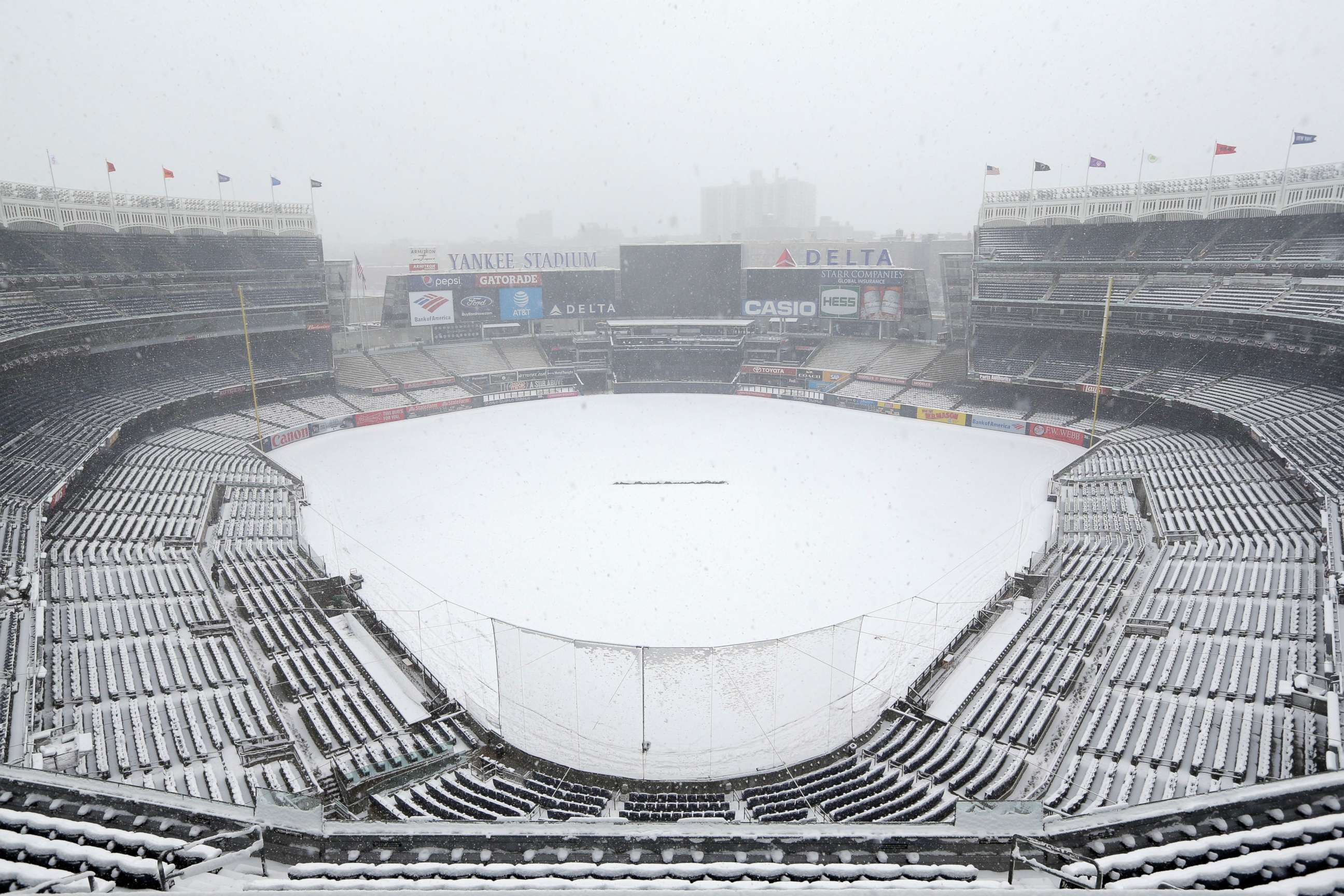 Yankees-Baseball-snow-ap-hb-180402_hpEmb