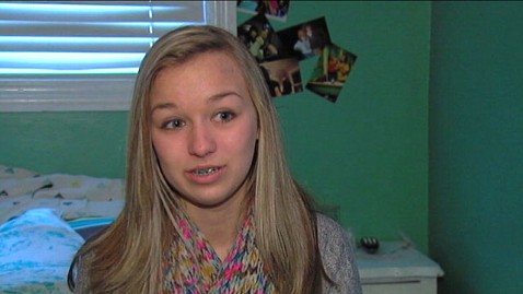 abc 111217 gma teen3 jt 111217 wblog Chilling 911 Call: Michigan Teen Hides Under Bed as Intruders Rob Home