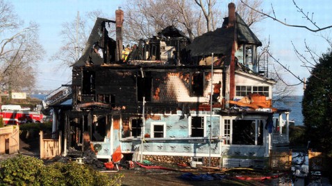 ap house fire jef 111225 wblog Fire on Christmas Morning Kills Family of Ad Exec in Conn. 