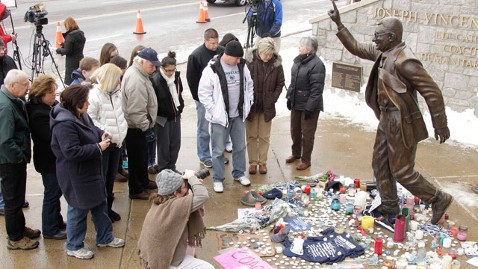 ap joe paterno death jt 120122 wblog Family and Players Mourn Paternos Death 