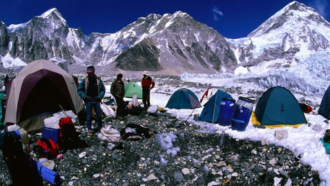 gty mount everest brawl nt 130429 wblog Climbers Abandon Mount Everest Expedition After Brawling With Sherpas