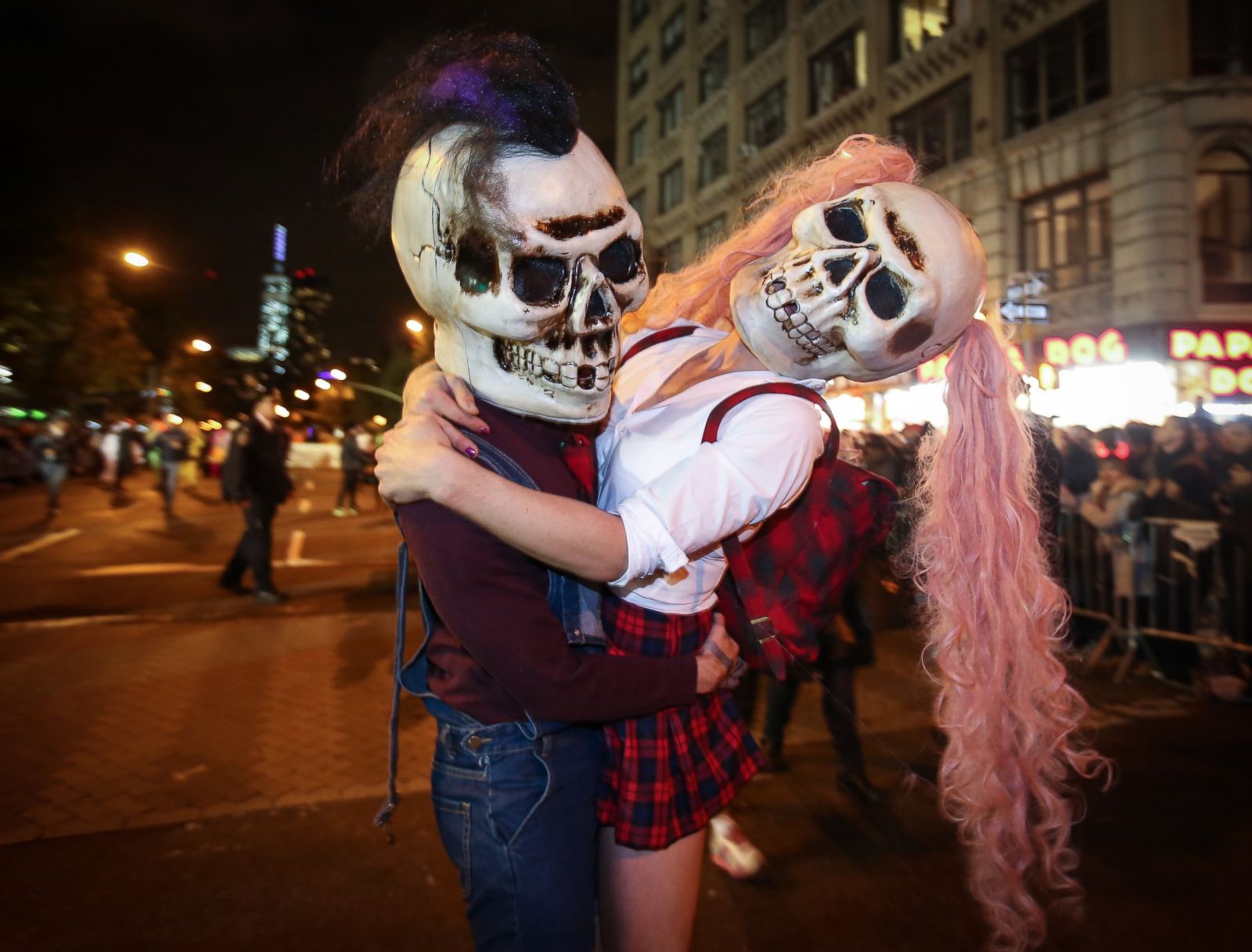 ☑ How long does the nyc halloween parade last