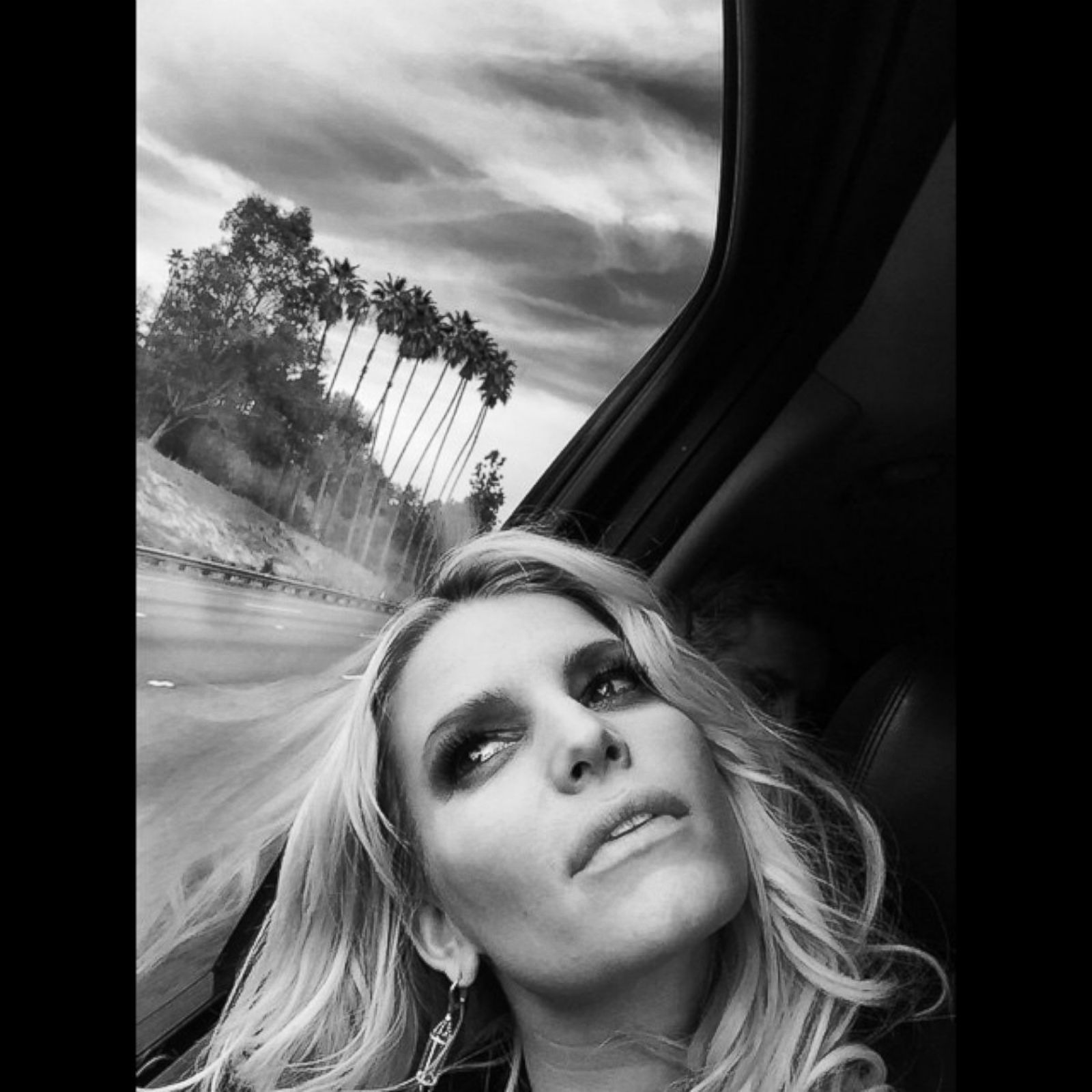 Jessica Simpson Shows Off Her Legs in a Sexy Selfie Picture | Jessica ...