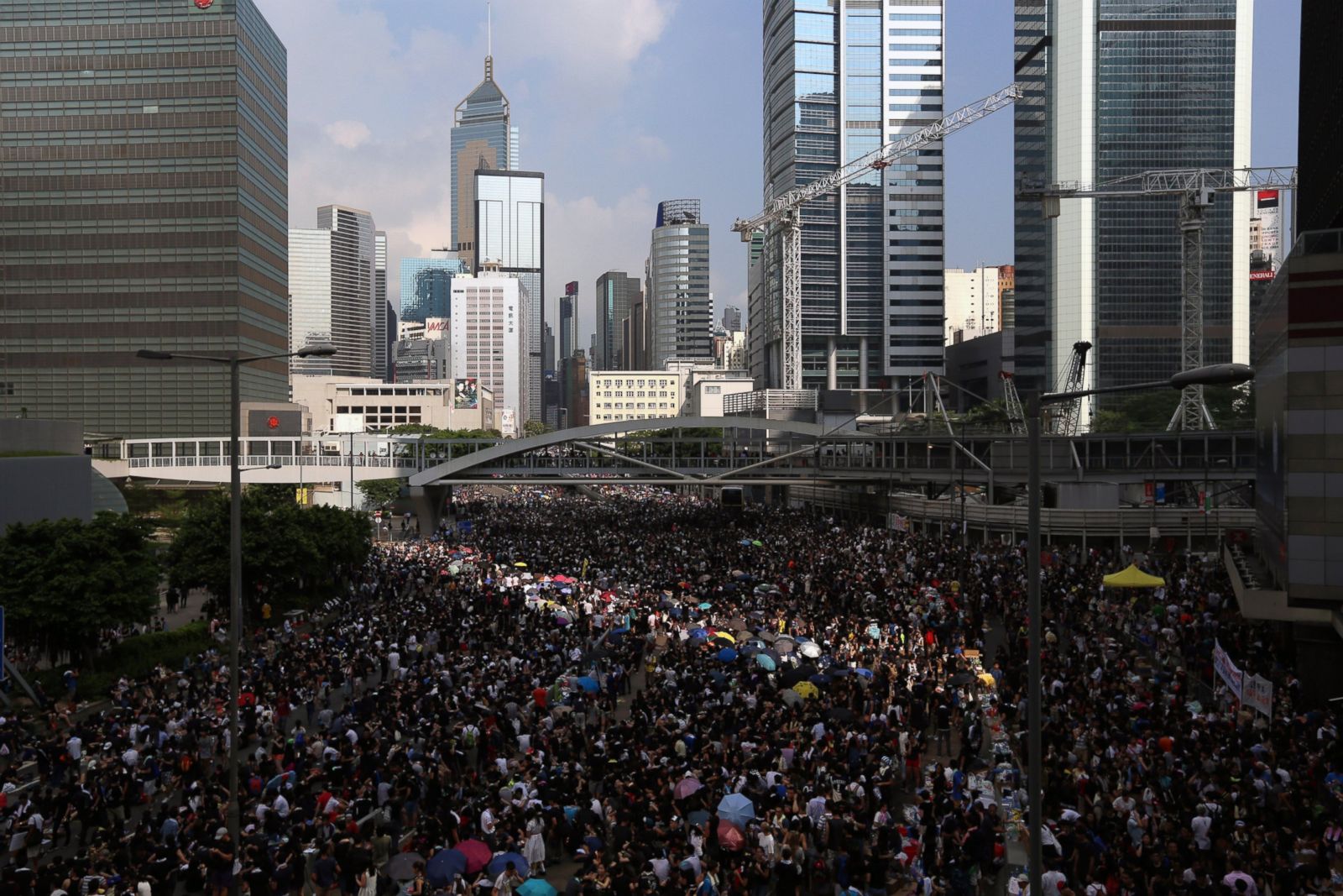 Hong Kong Democracy Protests Bring City To Standstill Photos Abc News