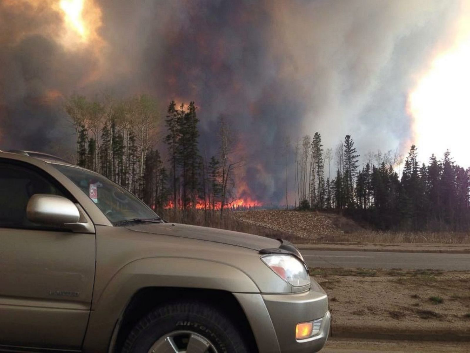 Wildfire Forced Evacuation of Fort McMurray, Canada Photos ABC News