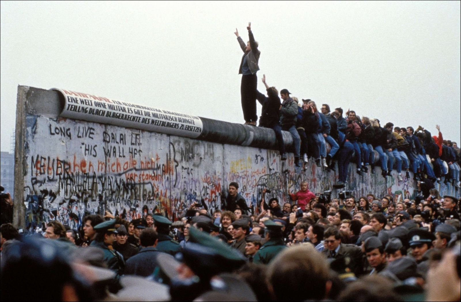 Fall of the Berlin Wall: 31st Anniversary Photos - ABC News