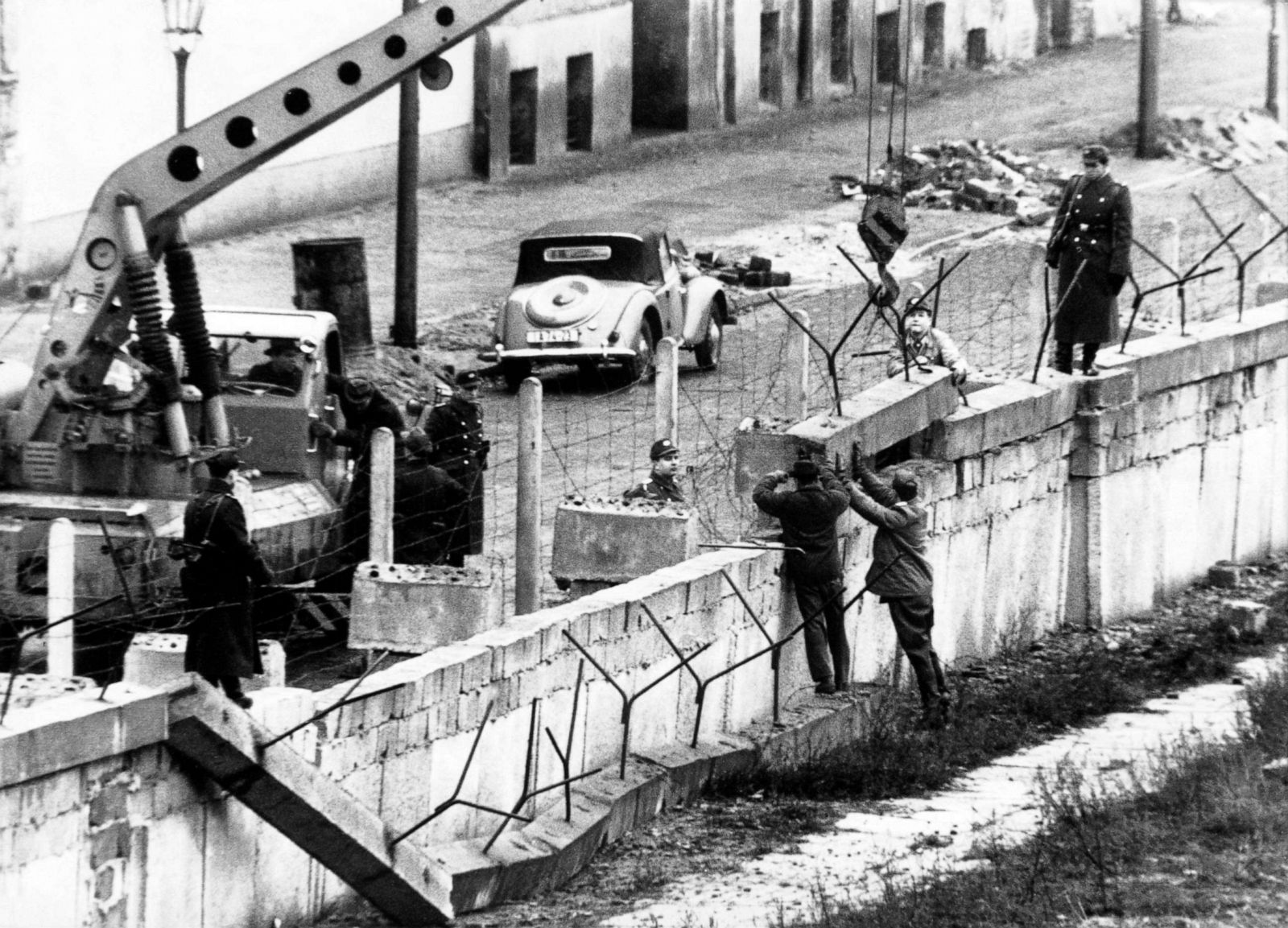 Berlin Wall Gty As 191029 Sl 18x13 1600 