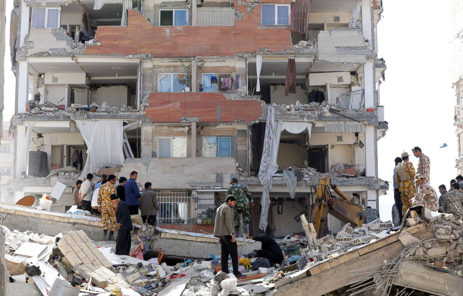 Hundreds killed as earthquake strikes Middle East Photos ABC News