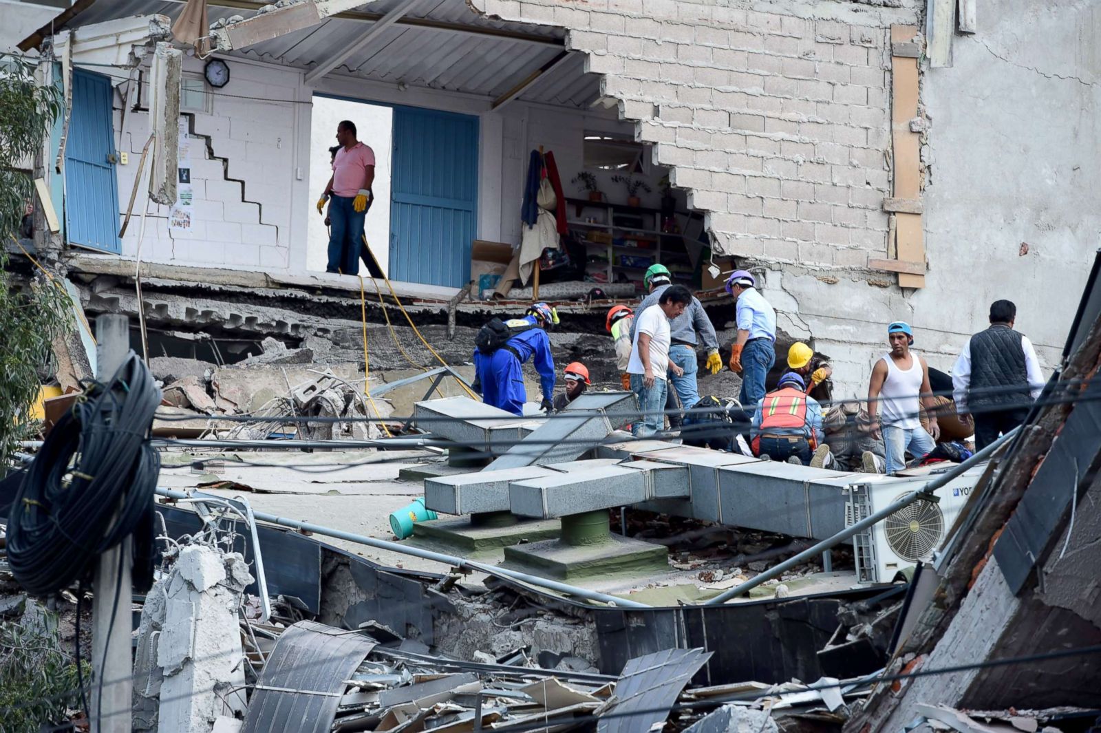 Pictures from the Mexico earthquake and the race for survival Photos ...