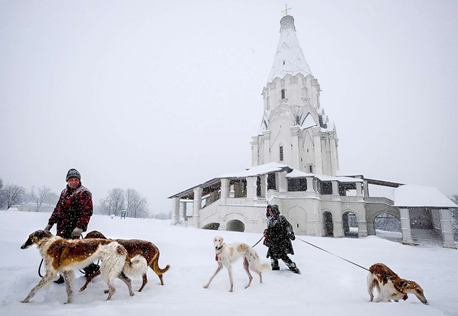 Record Breaking Snowstorm Blankets Moscow Photos Abc News