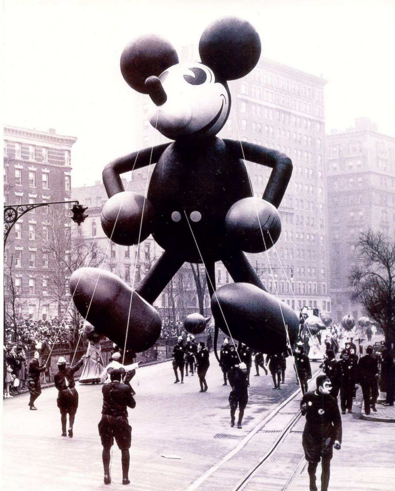 Macy S Thanksgiving Day Parade Through The Years Photos Abc News