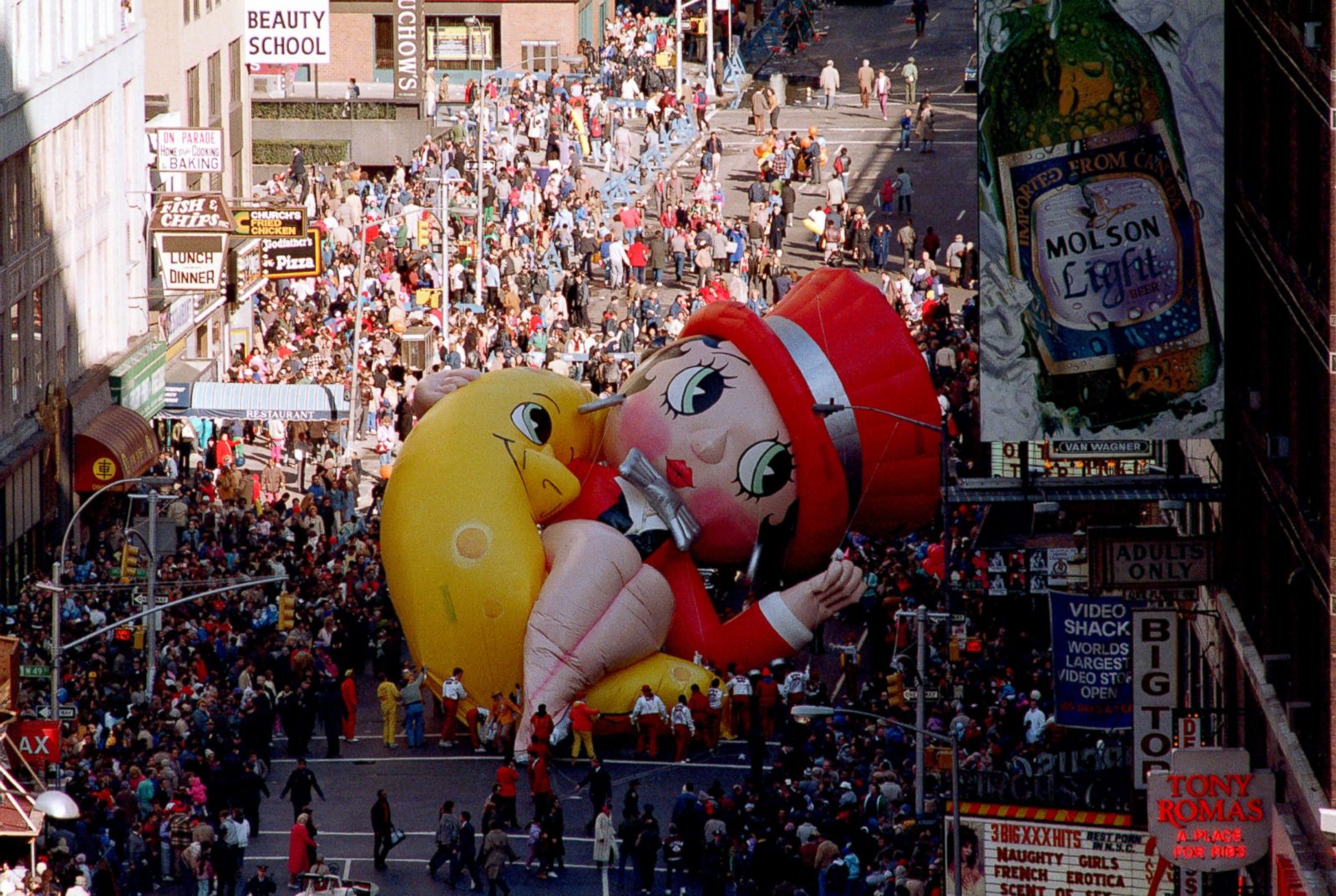Macy S Thanksgiving Day Parade Through The Years Photos Abc News