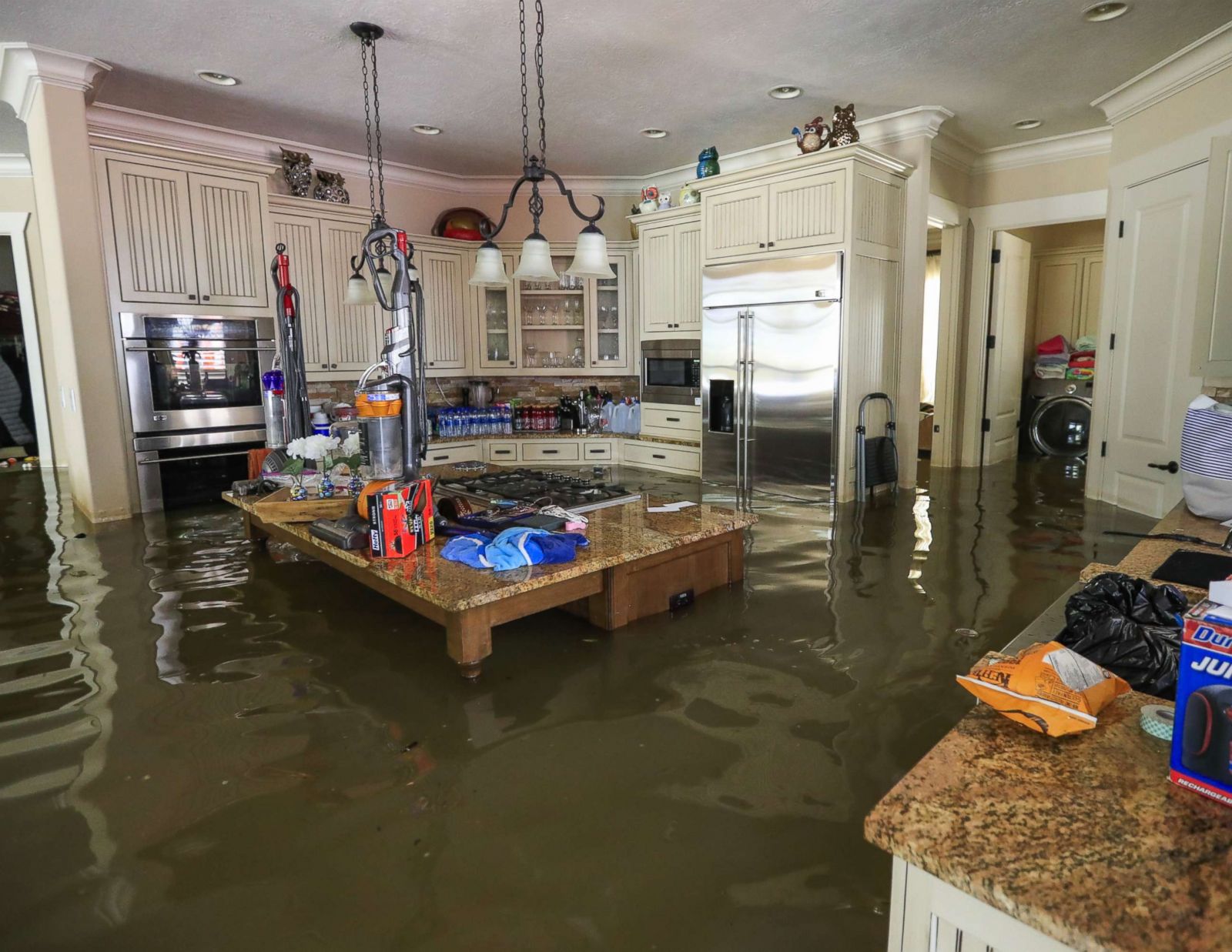 Gulf Coast residents struggle to recover after Hurricane Harvey Photos ...