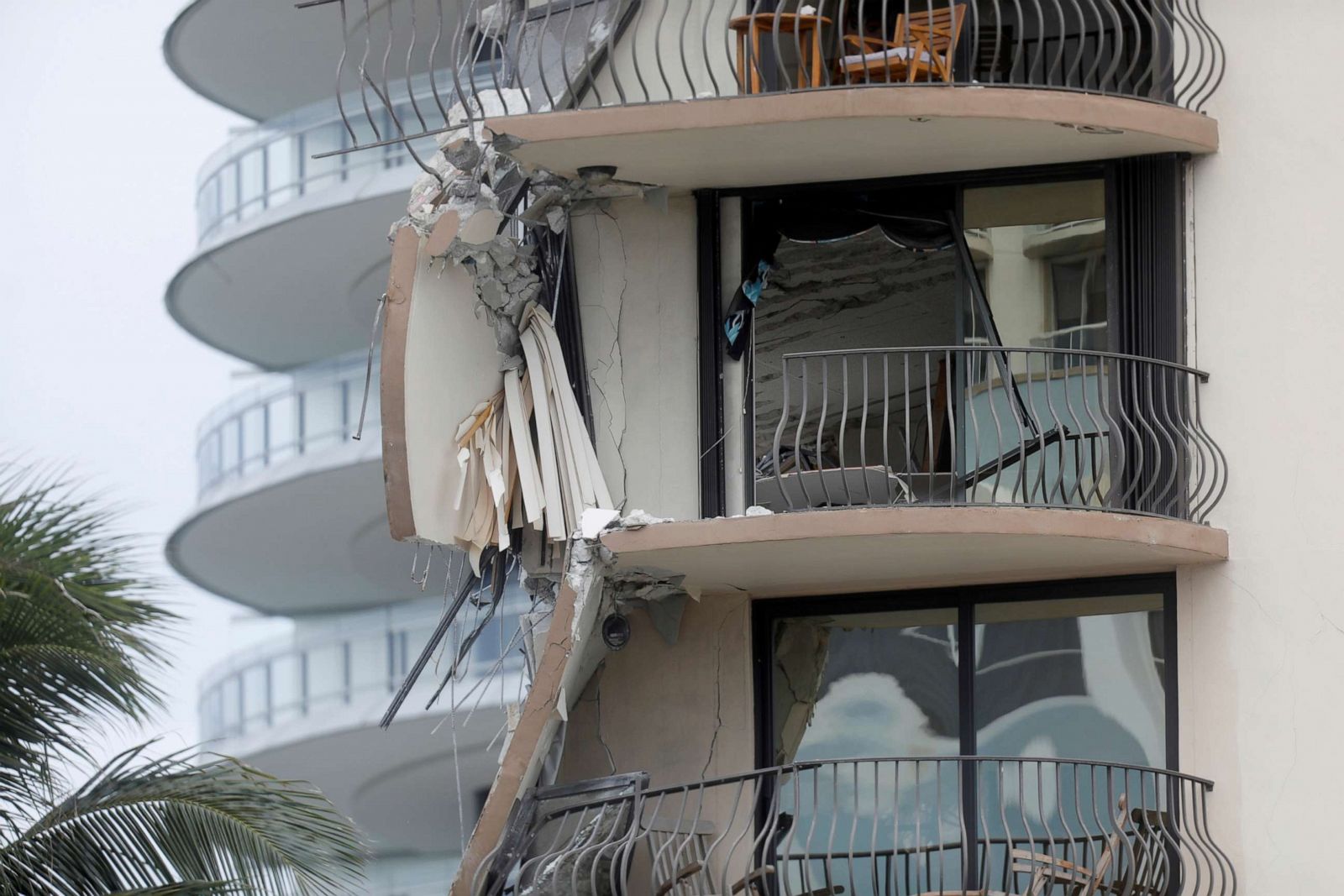 PHOTOS: Scores missing after Florida building collapse Photos - ABC News
